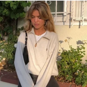 sip tröja - säljer en jätteeefin tröja från rollangel som tyvärr inte kommer till användning. Använd ett fåtal gånger men fortfarande i fint skick. Har ni frågor kontakta mig privat:) Buda gärna!