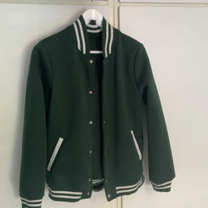 Fotboll jacka - Grön imitation av en fotbolls jacka, använd fåtal gånger