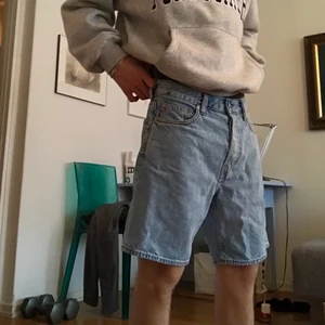 Weekday shorts  - Nästan oanvända Ljusblåa jeans shorts från Weekday. Nypris 499kr