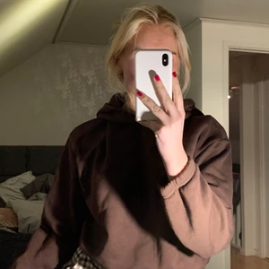 Brun hoodie - En brun hoodie från zara i storlek M! 