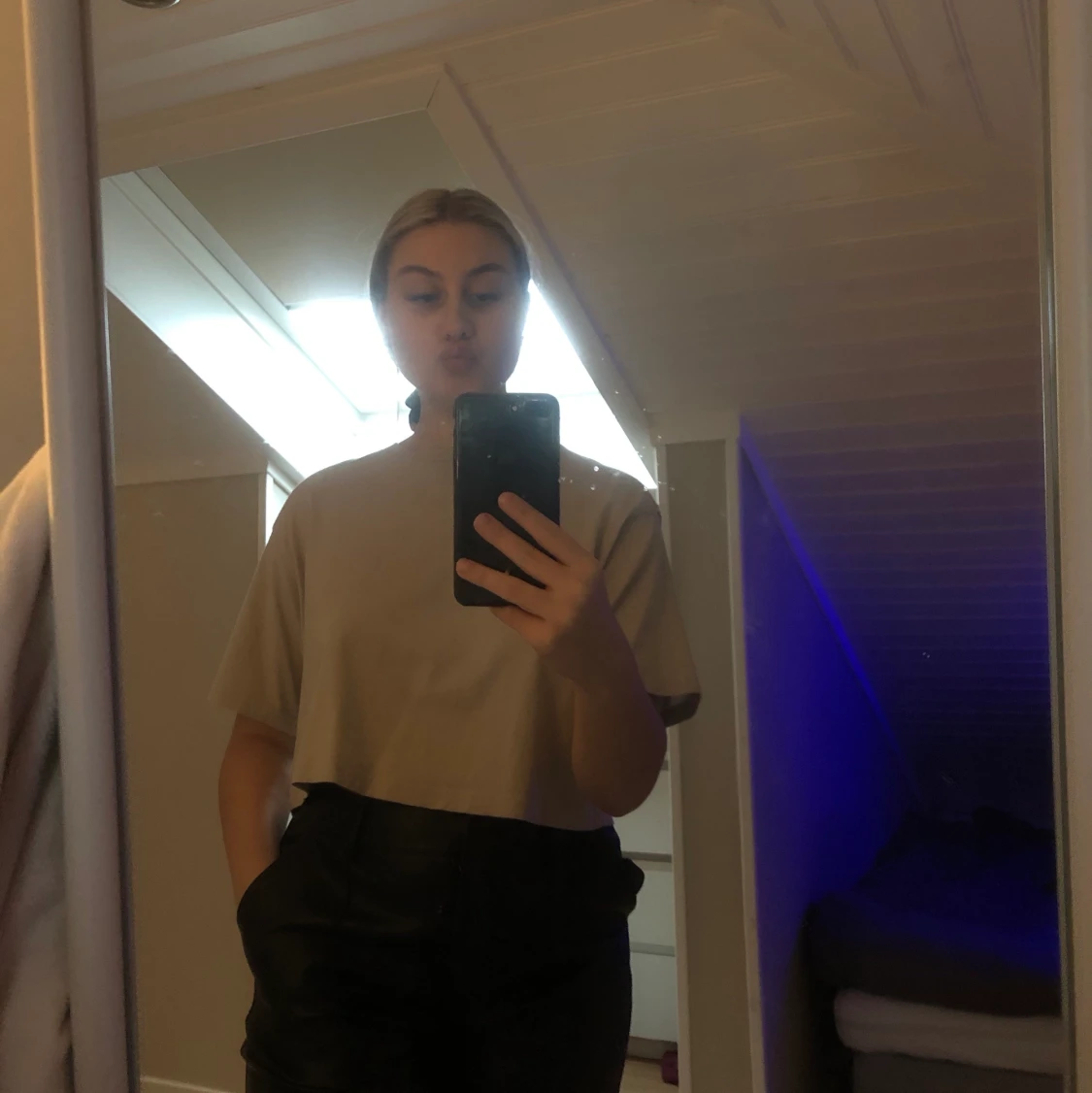 beige croppad tröja