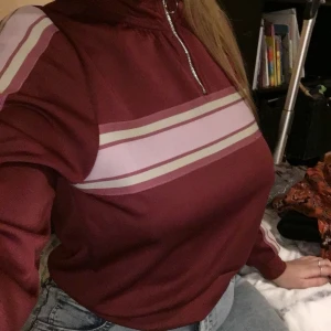 Vinröd Kofta Bikbok - Storlek M 