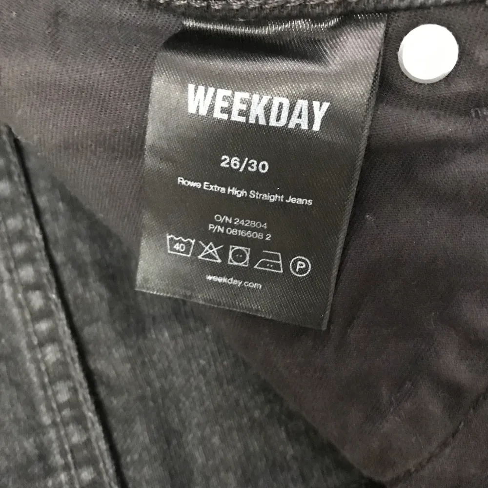 Ett par fina och sköna jeans från weekday i modellen rowe. Använda två gånger och därmed i ett mycket fina skick!!. Jeans & Byxor.