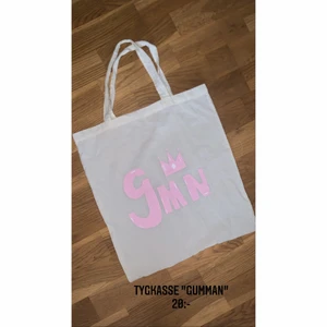 Tygkasse gumman  - Cool tygkasse med trycket ”gumman” 