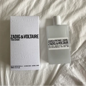 This is her 100ml - KOM MED BUD! Zadig & Voltaire parfym (eau de parfum), 100ml! Köpt för ca 1000sek!! 1/4 är använd så 3/4 är kvar!!