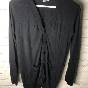 Kofta - Tunnare kofta i fint skick. Strl 158/164. 40kr