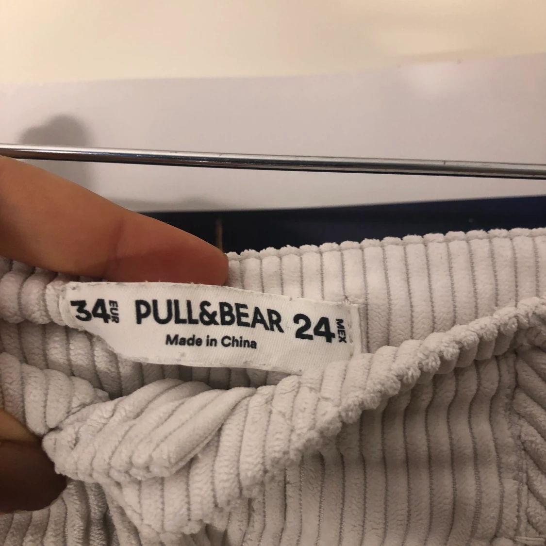 Vita lågmidjade byxor  - 90