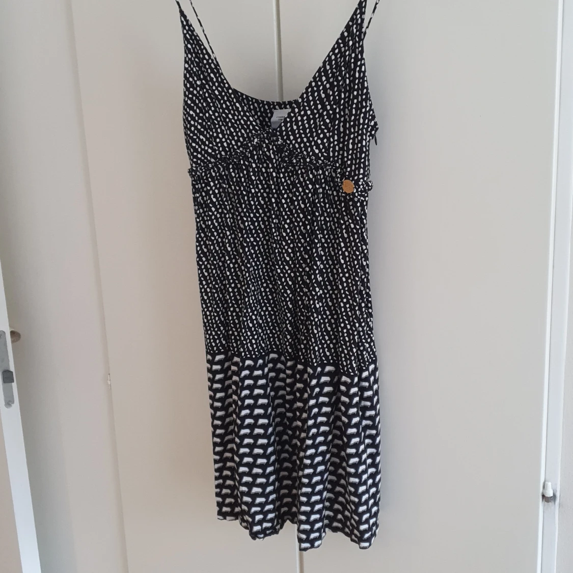 Klänning med tunna axelband