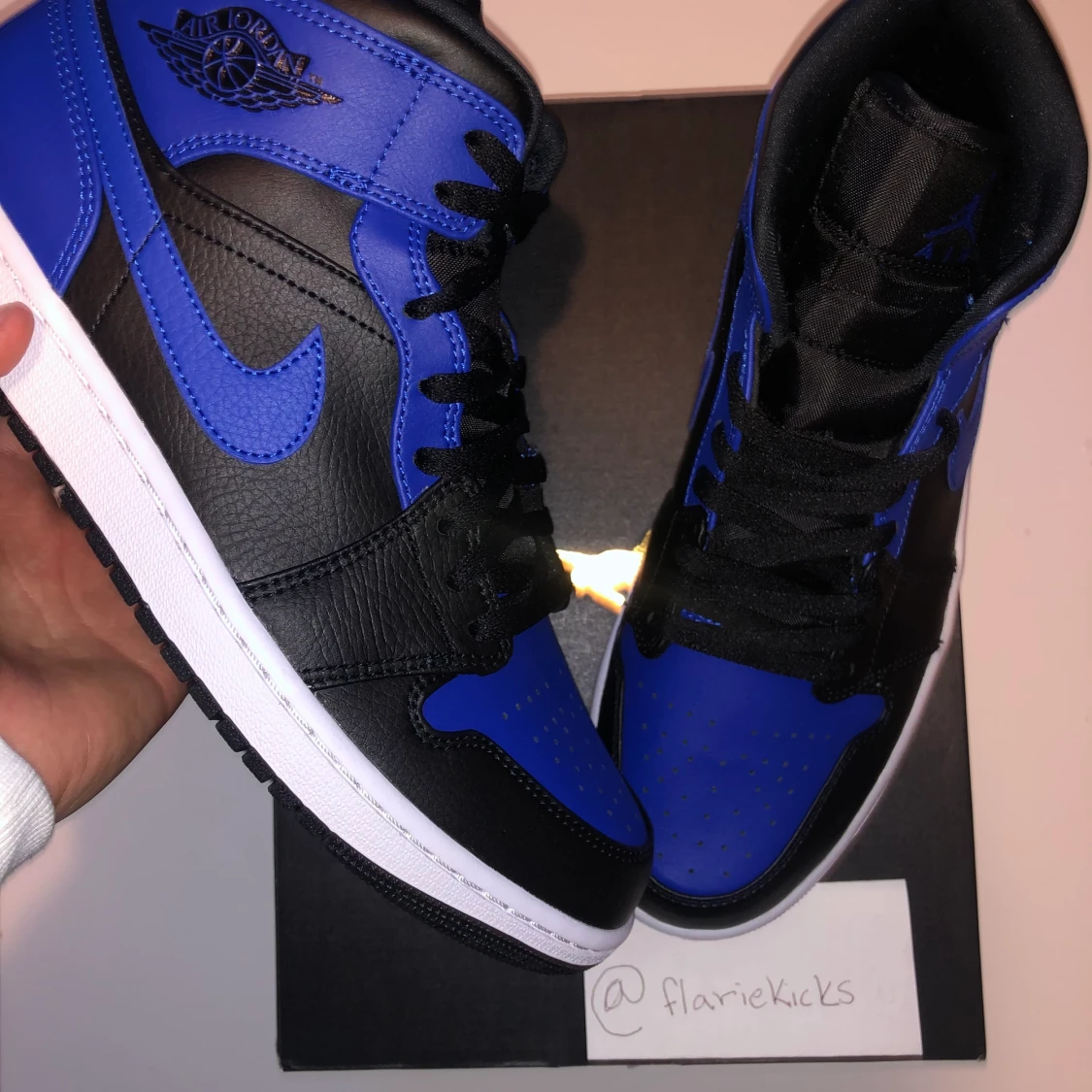 Jordan 1 Mid Hyper Royal