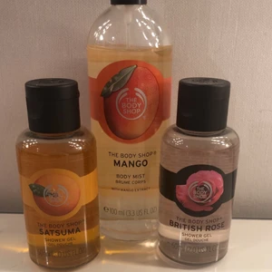 The body shop - Två ”shower gel” och en ”body mist” . HELT oanvända. Säljer de för har JÄTTE MYCKET ifrån the body shop.❤️ allt för 50 kr eller 20 kr st😋👍 