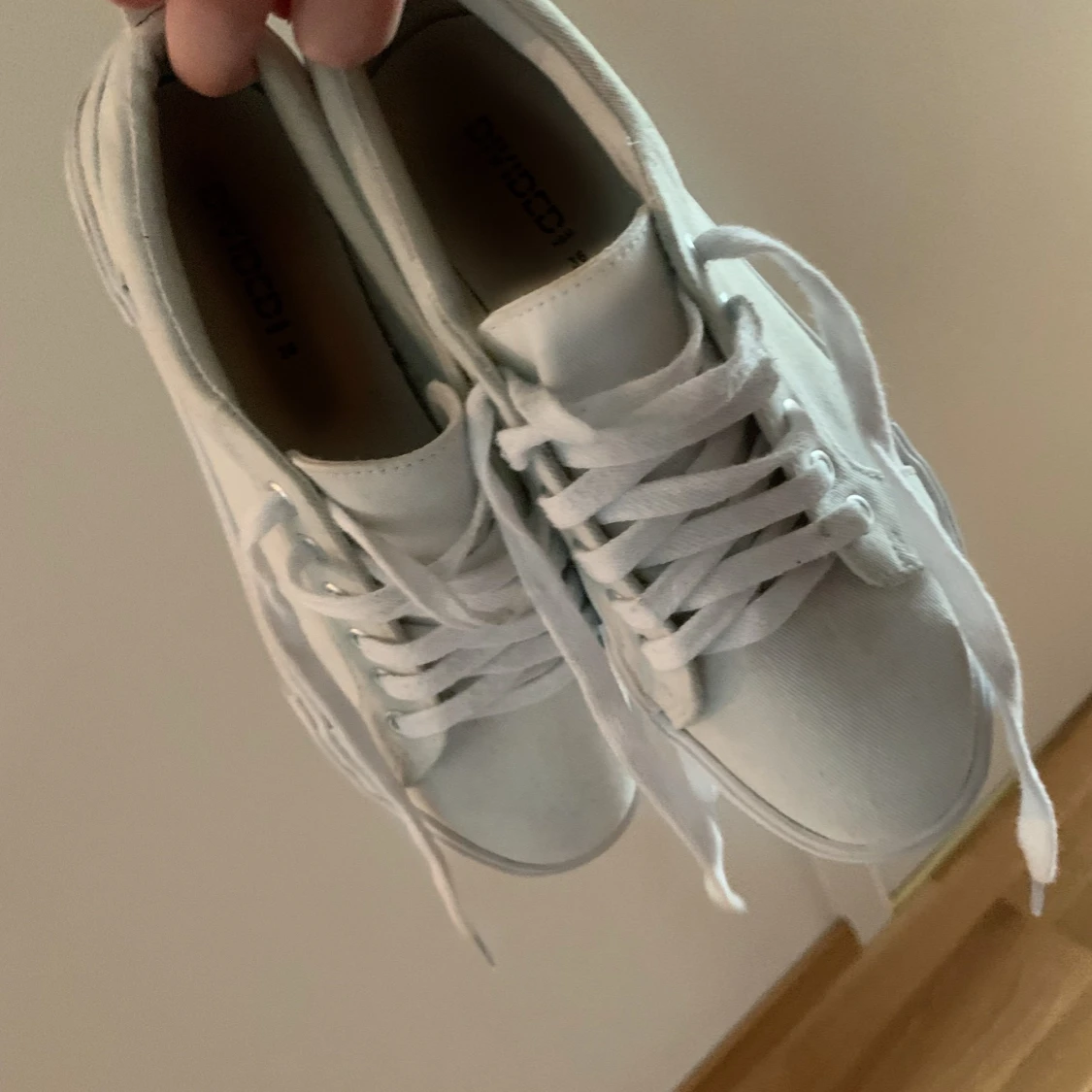 Snygga vita skor - 91