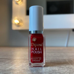 Nagellack depend - Säljer mitt vinröda nagellack från depend. Det är ENDAST testat på ett papper för att se färgen, annars oanvänt. Är i nr 463. Köptes för 25kr, säljs för 10kr + 13kr frakt.📦 Skicka privat för frågor eller om ni vill köpa😊