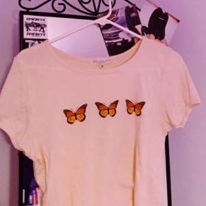 Urban outfitters butterfly top - Size-large//color-beige//condition-great condition