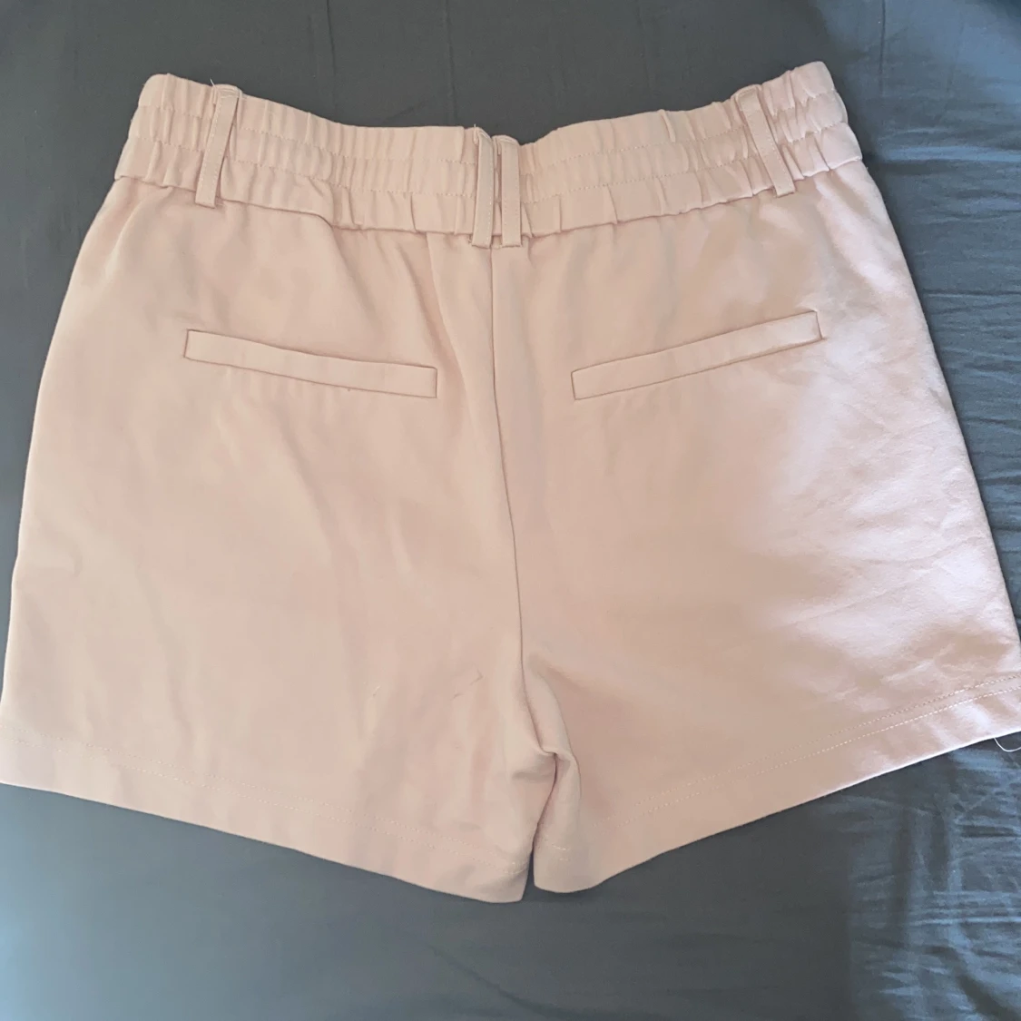 Ljusrosa shorts i storlek S - 90