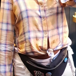 Abercombie & fitch skjorta - Storlek S, använd ca 3-4 gånger säljes pga flyttrensning. Köpt i london för ca 700:-