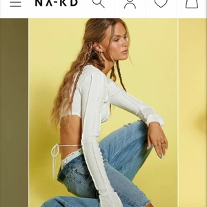 Hanna schönberg  - Säljer denna otroligt fina topp från Hanna schönbergs kollektion (nakd) Endast använd 1 gång!! 🤍 storlek M men skulle säga att den passar S-M