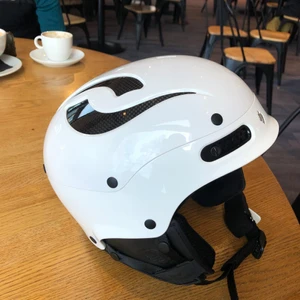 Sweet Protection Trooper II MIPS - Säljer min sweet Protection hjälm i storlek S/M, 53-56 cm. Använd max i en vecka totalt!