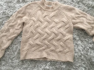 Mysig stickad tröja - Mysig oanvänd tröja från NA-KD💞köparen står för frakten