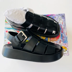 Fisherman Sandal - Oanvända sandaler i svart skinn.
