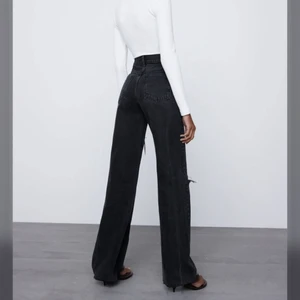 Zara jeans - Zara jeans wide leg full lenght. Jättebra skick (som nya). Säljer då de blivit för små. 