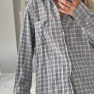 Oversize skjorta - Oversize skjorta😋 köpte på humana men har aldrig använt den! Skriv för fler bilder 