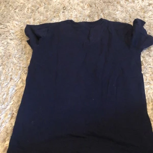 Gant  - Gant T-shirt,marin blå,storlek 150,bra kvalitet,säljer då den inte är min still (köpare står för frakt)