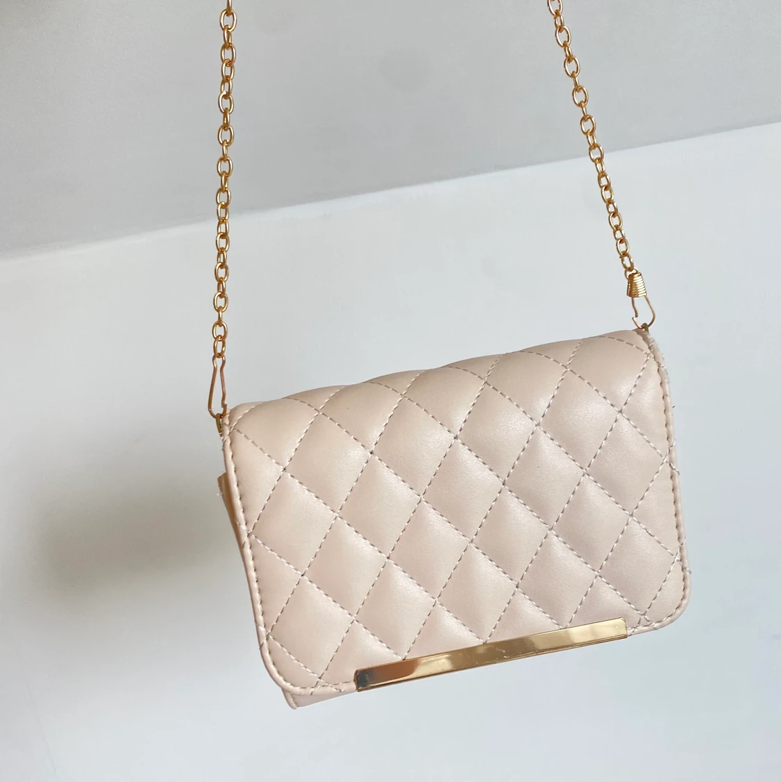 Beige axelbandsväska