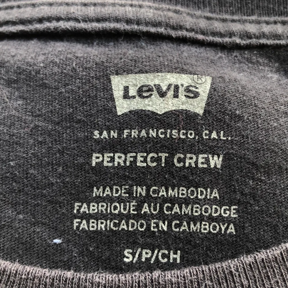 Säljer en Levis tröja som är i bra skick, köpt för 200 använd hyfsat många gånger!🦄⚡️. T-shirts.