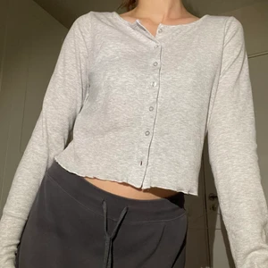 grå långärmad topp - grå långärmad topp, strl S-M ❤️‍🩹 använd några få gånger, fint skick!