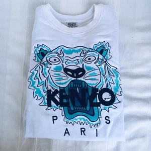 Kenzo  - Äkta kenzo sweatshirt, köpte den för 2100kr och den har inga defekter. passformen är normal.