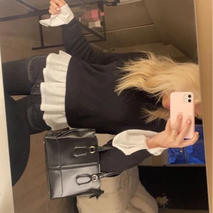 Vetinte - Säljer min stickade kofta med hög crage, använd fåtal gånger. Säljer för 100 köpt för 500kr. Skriv för fler bilder. Köparen står för frakten 💘