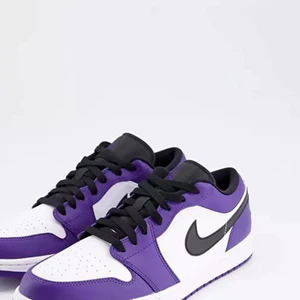Low Jordan AIR 1 - Säljer pga ingen användning, buda helst eller kom med ett pris. Köpta på restock för 2.500. Lådan får du med!