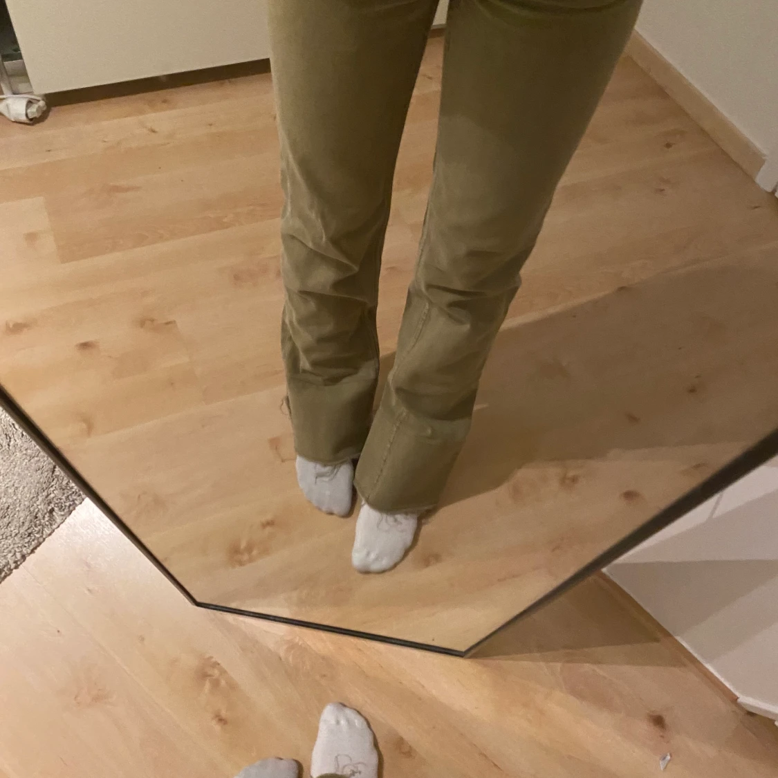 Jeans med slits på insidan 