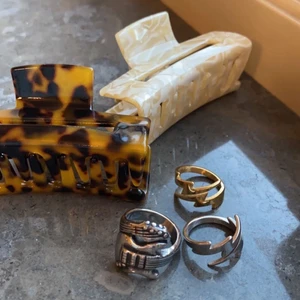 Perfekta julklappen!❤️🎅🏼 -  Super fina smycken och accessoarer, perfekt till både sig själv och till julklapp, priserna varierar från 89 till 109 kr🥰🎅🏼