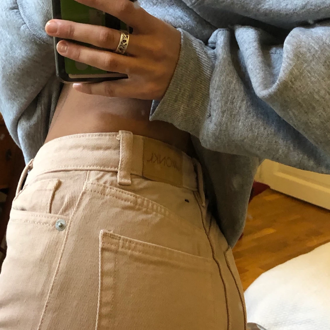 Beige monki byxor storlek:W24/XS - 91