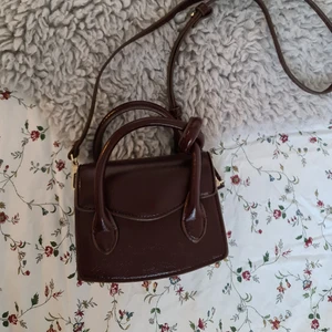 Party bag - En liten party väska från mango. 15 cm bred och ca 6-7 cm djup. Aldrig använd! 