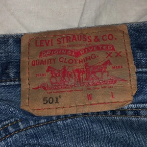 Levis 501 - Levis 501 30/32 skriv priv för mer bilder