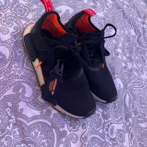 Adidas nmd - Säljer för jag aldrig använder längre. Hela över allt. Storlek 39, köpare står för frakten💗💗