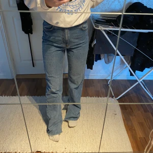 Jeans - Säljer dessa jeans från zara med slitz💕💕