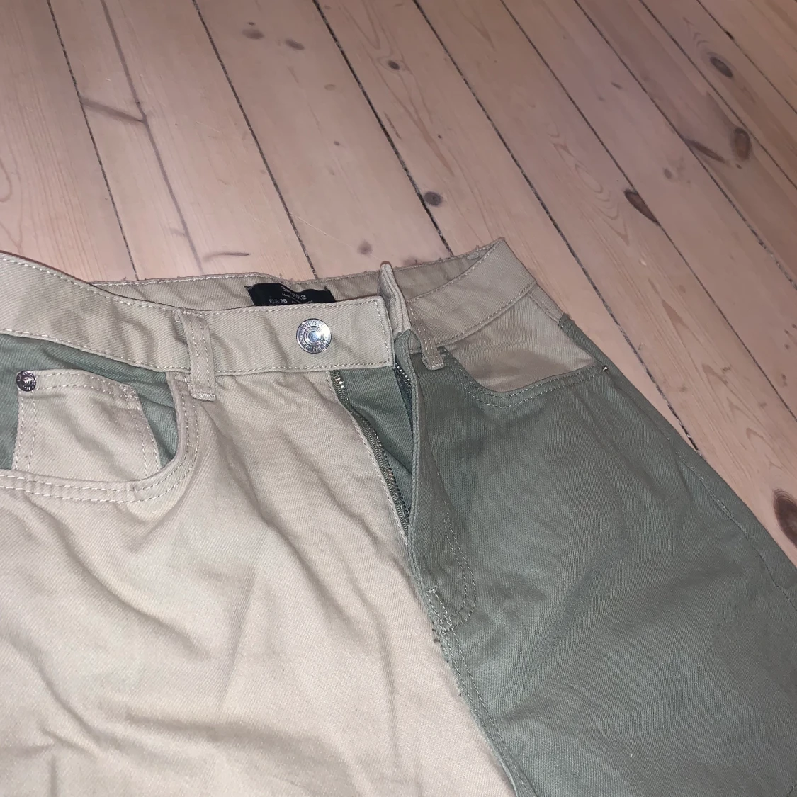 Högmidjade jeans från bershka  - 91