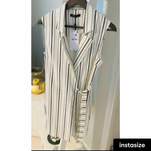 Kavaj jumpsuit fr bershka - Snygg vit jumpsuit! Hel ny! Strl L men är mer som en M 