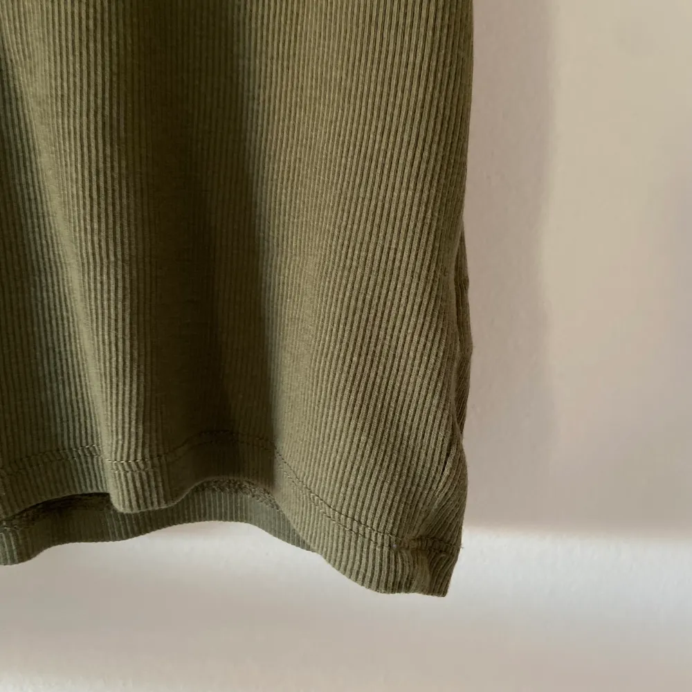 Ett jätte gulligt grönt ribbat linne från Kappahl som jag säljer på grund av att jag har ett liknande😊 Köparen står för frakt💕. Toppar.