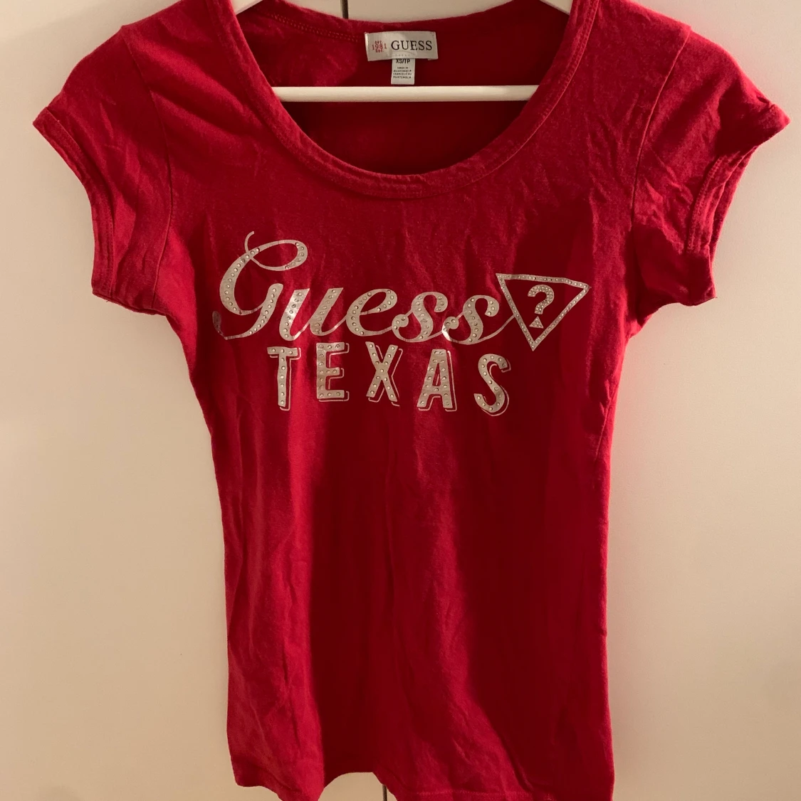 Röd Guess Tshirt XS