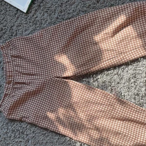 Rutiga byxor - Väldigt sköna byxor!!! Med korta ben