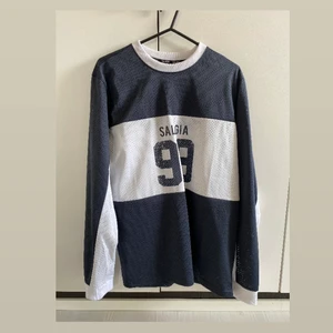 Fin tröja - Tröja i fint skick. Köparen står för frakt. 