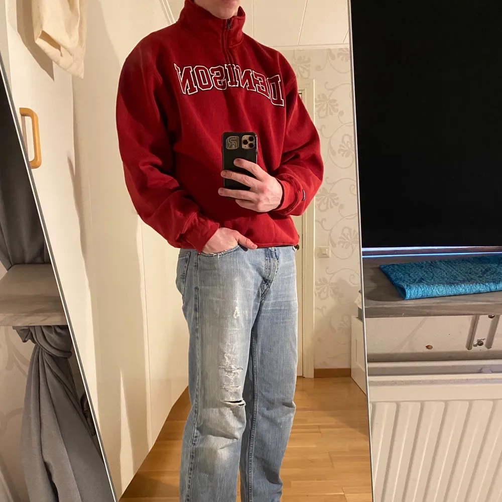 Vintage Sweatshirt.                                                                     Size tag L                                                                                Fits like L                                                                               Skick 10/10                                                                       Modellen är 185cm lång. Mer finns på sidan, skriv vid ytterligare frågor eller funderingar♻️🔌 Priser går alltid att diskuteras!. Hoodies.