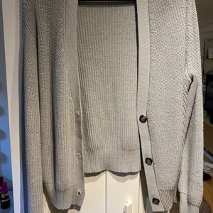 Grå kofta  - Grå kofta från lager 157💞