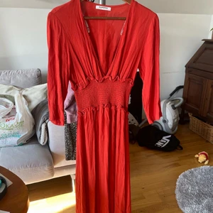 En otrolig klänning - Denna klänningen är så himla snygg, men det är dags för den att hitta ett nytt hem