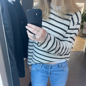 Randig tröja från zara - Använd fåtal gånger, så i mycket bra skick. 