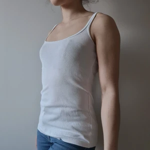 Vitt H&M Linne - Skönt, vitt H&M Linne, LOGG. Passar stl S-M.